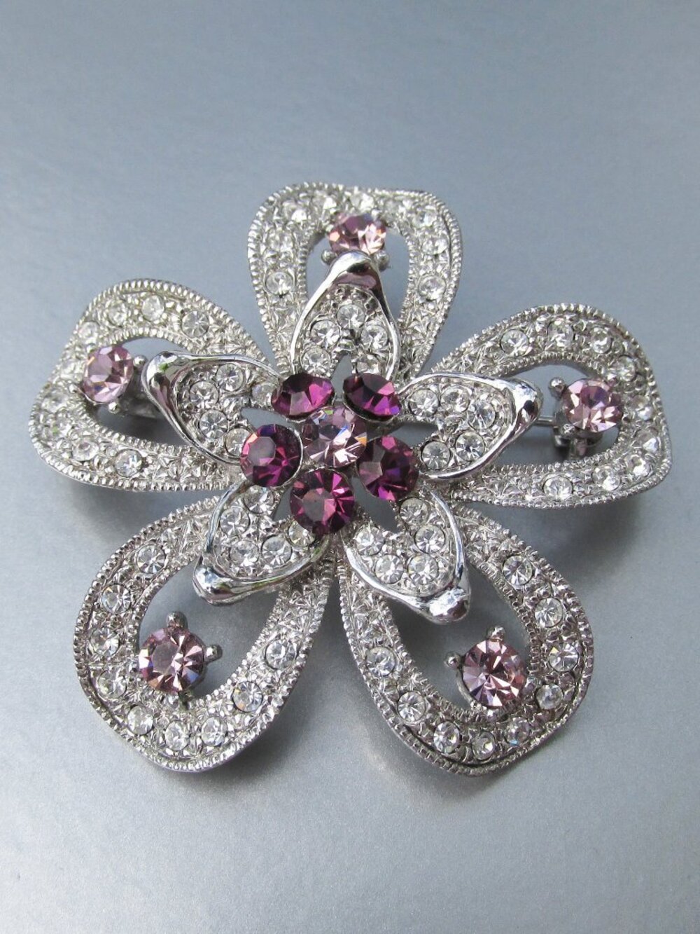Pretty Vintage Silver-tone Purple & Crystal Rhinestone FLOWER Brooch Pin